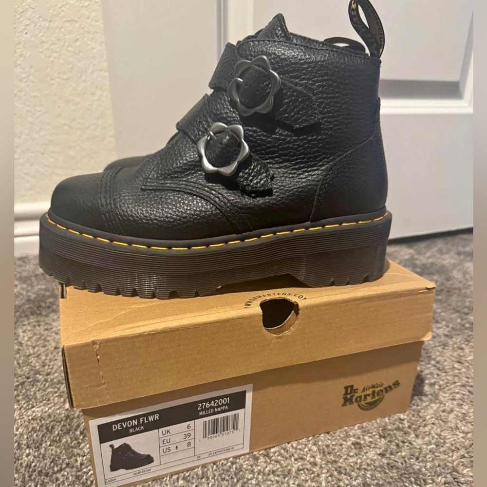 Dr. Martens Devon Flower size 8